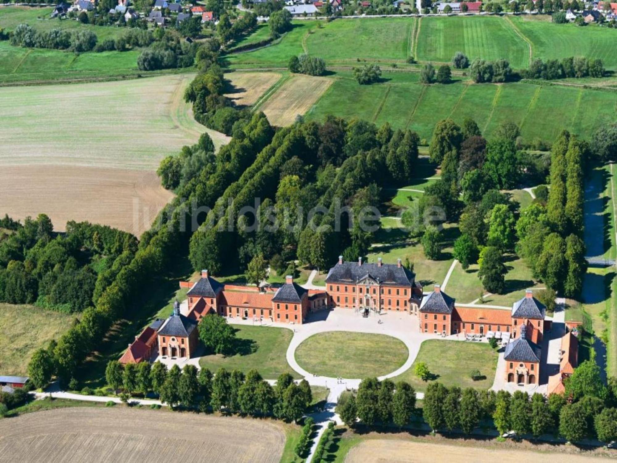 Farm Holiday Home In Damshagen With Garden Klutz Kültér fotó